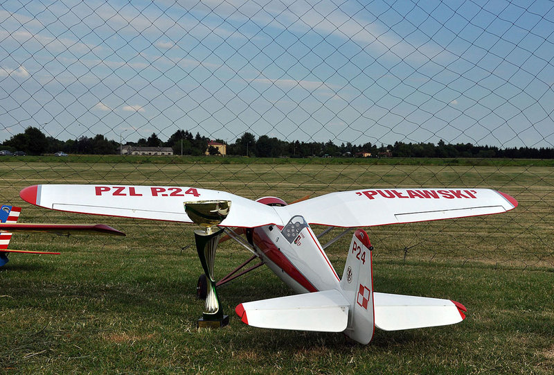 PZL z pucharem 01m.jpg