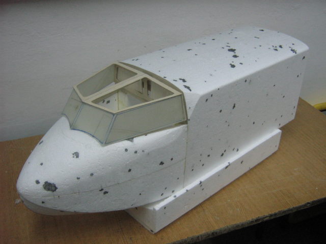 prace przy kokpicie.JPG