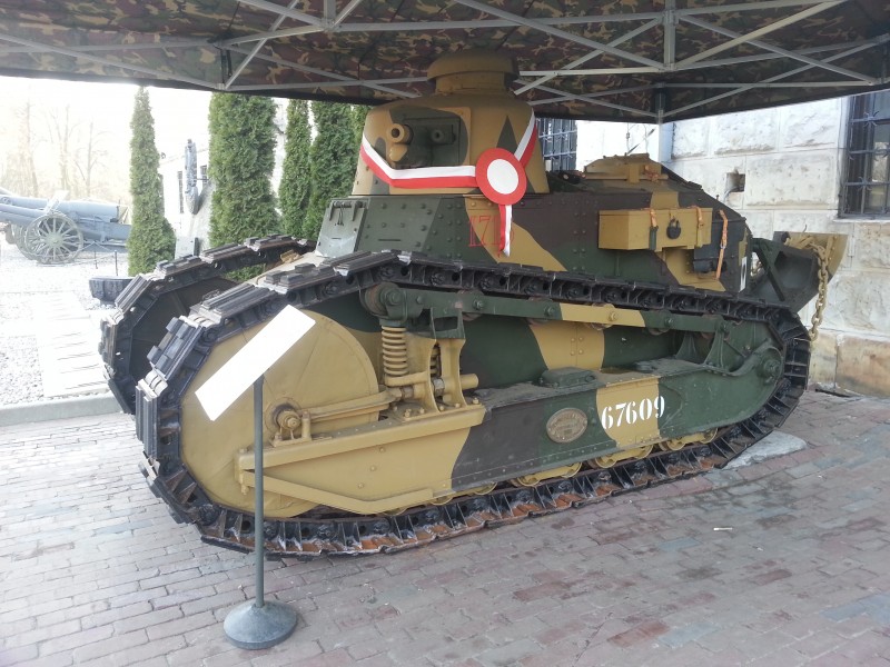 Renault_FT-17_w_Muzeum_Wojska_Polskiego.jpg