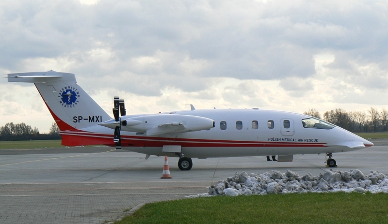 1_Piaggio_P-180_rs.jpg