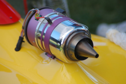 jet_engine_on_model.jpg
